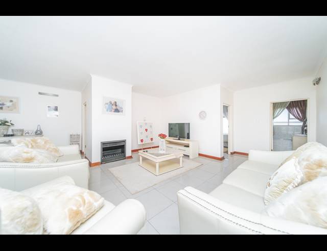 5 BEDROOM FREEHOLD FOR SALE IN COVE ROCK